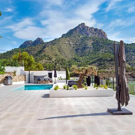 빌라 Luxury With Mediterranean And 칼페
