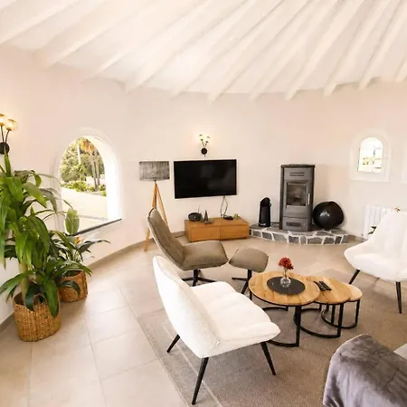 Luxury With Mediterranean And 빌라 칼페